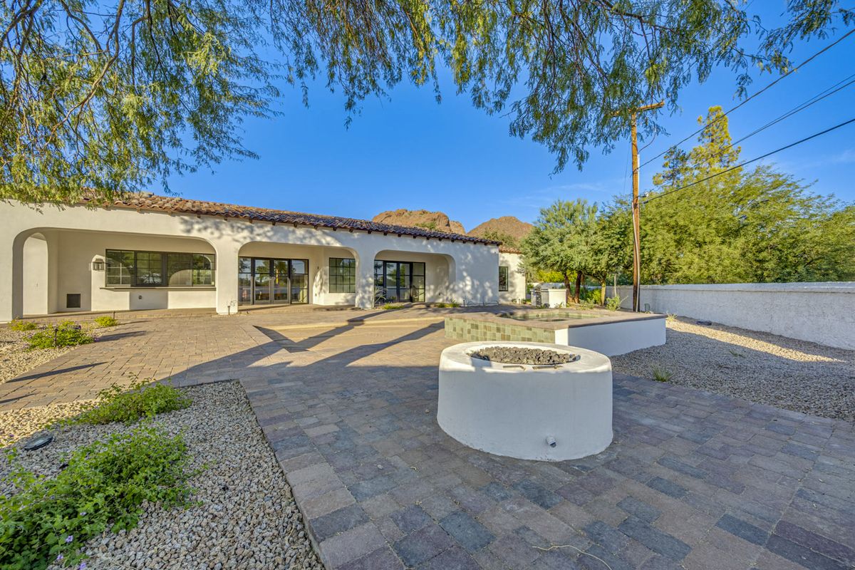 Same Arcadia courtyard finished with pavers, fountain and desert planting
